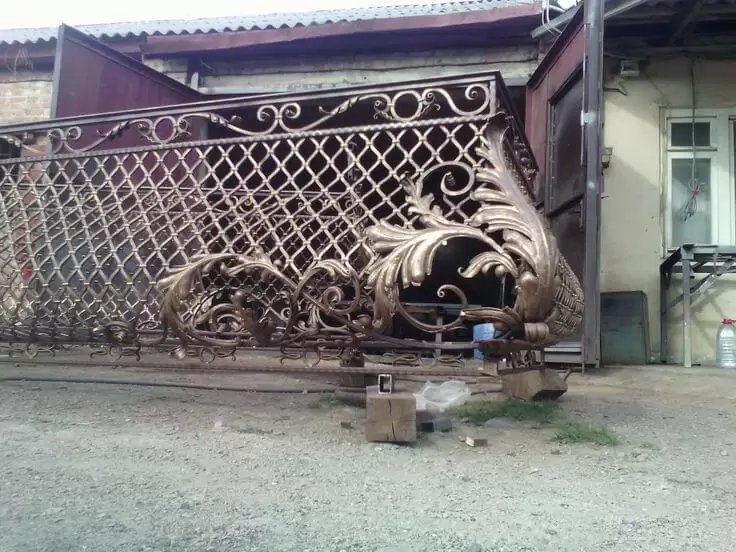 Crafted Iron Elegance Meets NYC Compliance at Railing Decorations